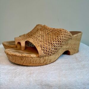 Women's Baretraps Bethie Wedge Sandal size 11M Natural‎ Cork Color